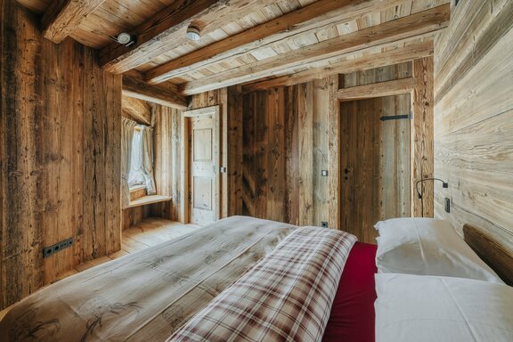 Schlafzimmer mit alpiner Gemütlichkeit