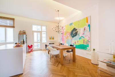 Wonderful, spacious and sunny 3-room old building apartment in a city palace from 1902