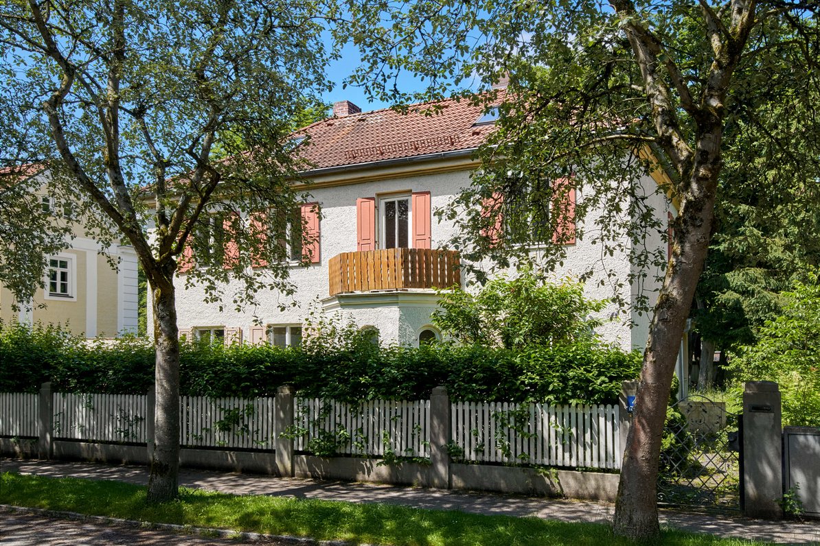Stylish south façade