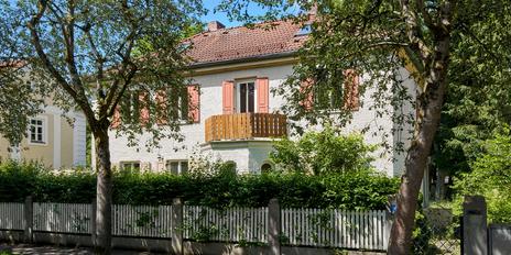 Traumhafte Lage für die Sanierung und Erweiterung einer historischen Villa