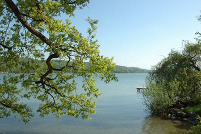Traumhaftes Seegrundstück mit direktem Seezugang und Doppelhaus
