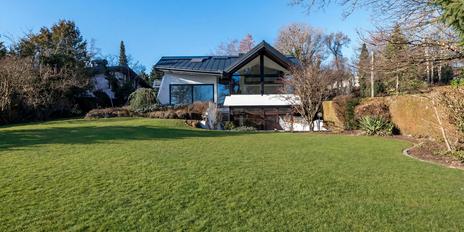 Dream location by the lake: newly renovated property with lake and alpine views and an idyllic garden