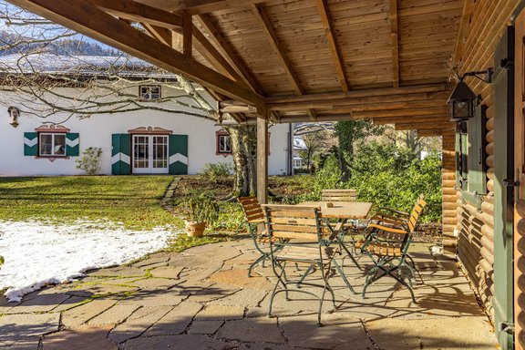 Terrasse vor dem Sommerhäuschen
