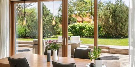 A dream location between Munich and Lake Tegernsee: Exclusive terrace apartment in the renovated “Sticklhof”