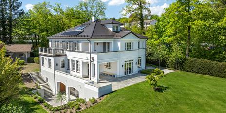 Dream villa from 2020 in English country house style with lake view and guest apartment