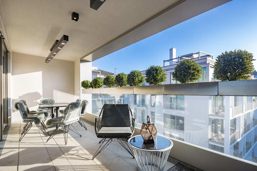 Sonnige, ruhige Terrasse