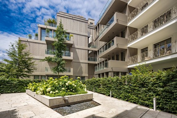 Schön angelegter Patiogarten