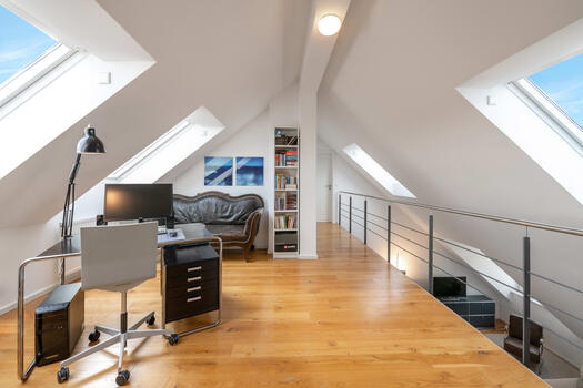 Spacious gallery