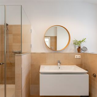 Modernes Badezimmer