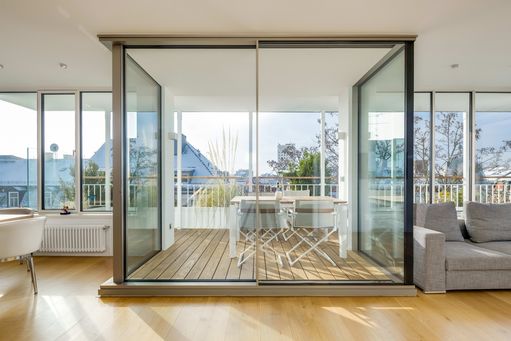 Objektvideo ansehen: Über den Dächern: Penthouse-Wohnung mit 360°-Rooftop-Terrasse und Blick bis zu den Alpen