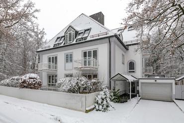 Unverbaubare Biotop-Lage: Elegantes Penthouse mit Süd-Terrasse und Hobbyraum