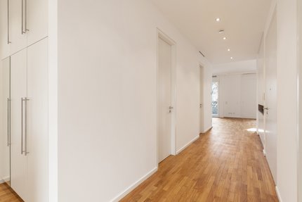 Flur mit stilvollen Maßeinbauten