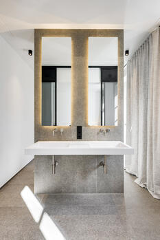 Luxurious master bath