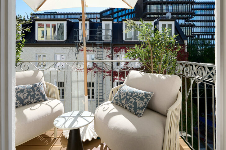 Charmanter Balkon zum Innenhof