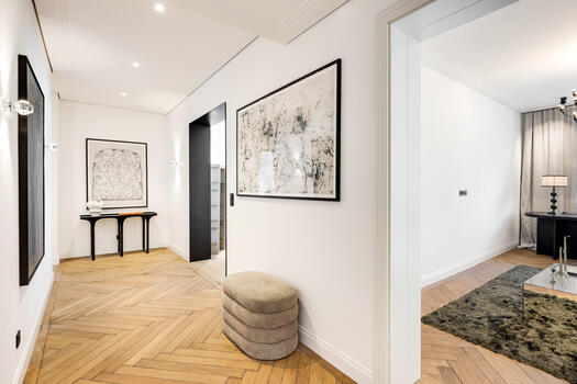 Spacious entrance area