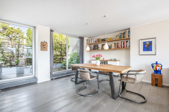 Essplatz mit weiterer Terrasse