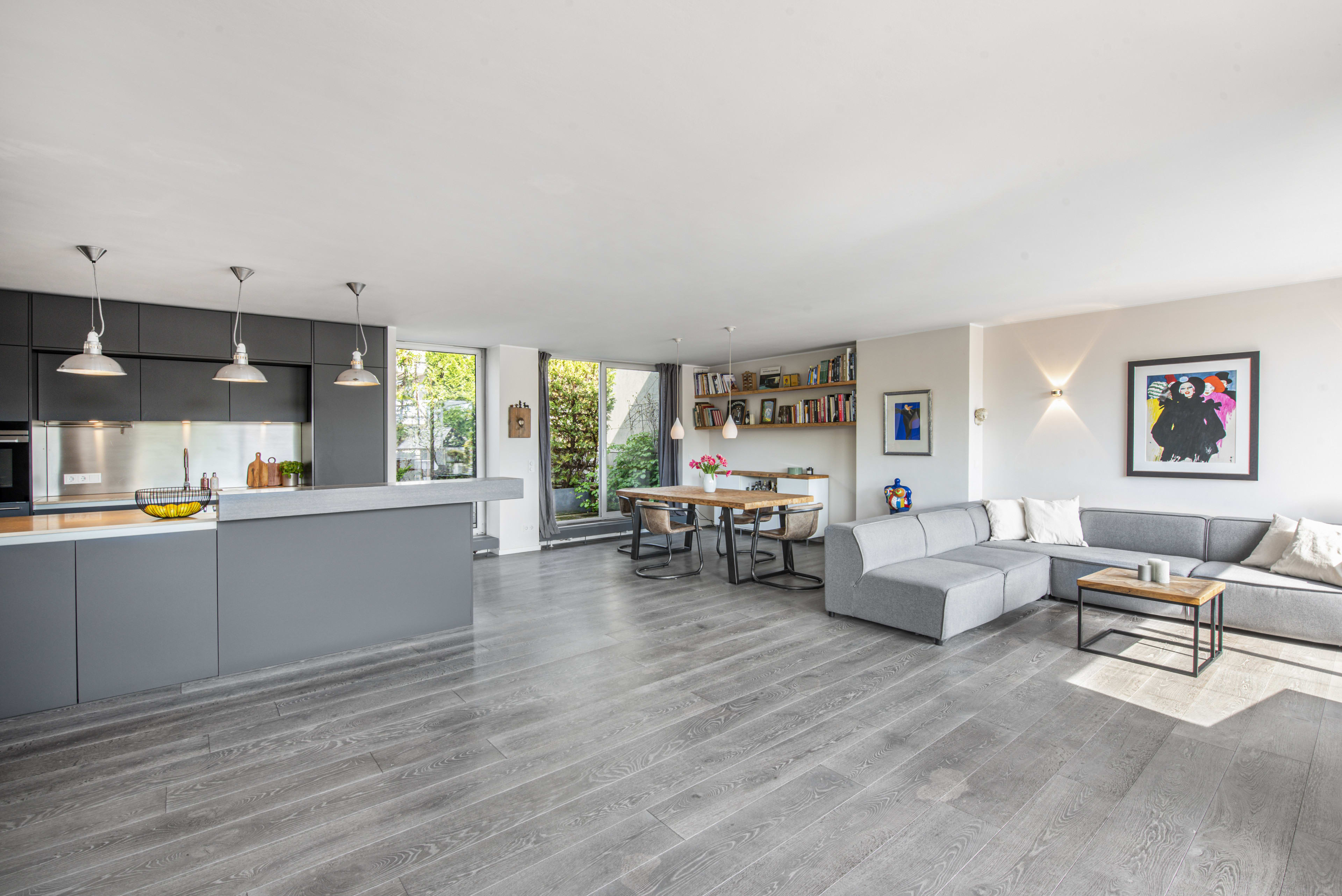 Photo inspiration: Picture Idea: Urban Chic Modernisierte 4 Zimmer Wohnung Mit Penthouse Flair Und
