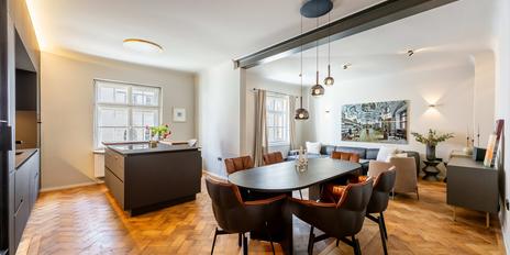 Urban Chic nahe Münchner Freiheit: Hochklassig modernisierte 2-Zimmer-Wohnung