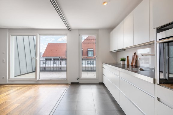 Küchenzeile mit Dachterrassenzugang