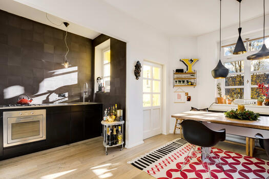 Kitchen living with balcony access