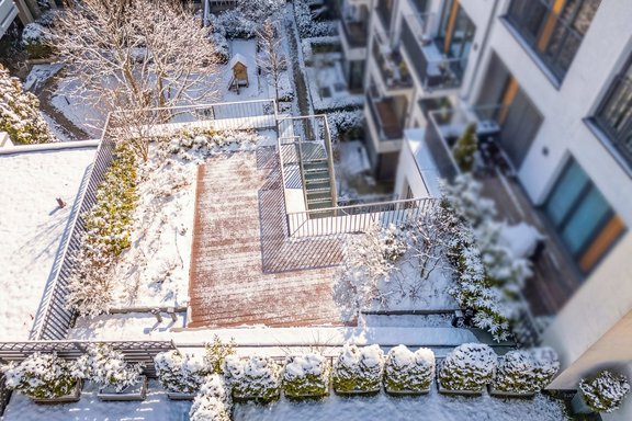 Sonnige Rooftop-Terrasse