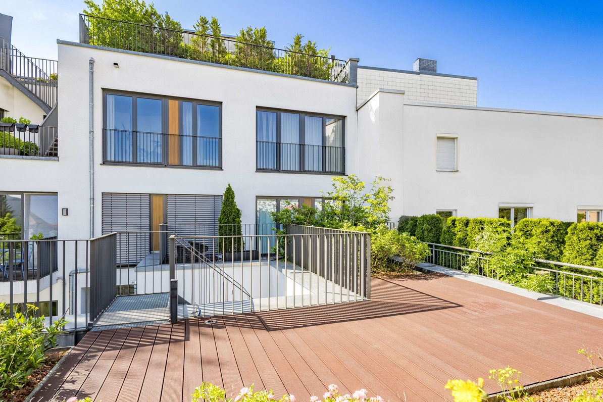 Sonnige Rooftop-Terrasse