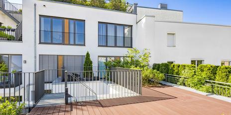 Urban Living: Exquisite 3-Zimmer-Wohnung mit Loggia und Rooftop-Terrasse