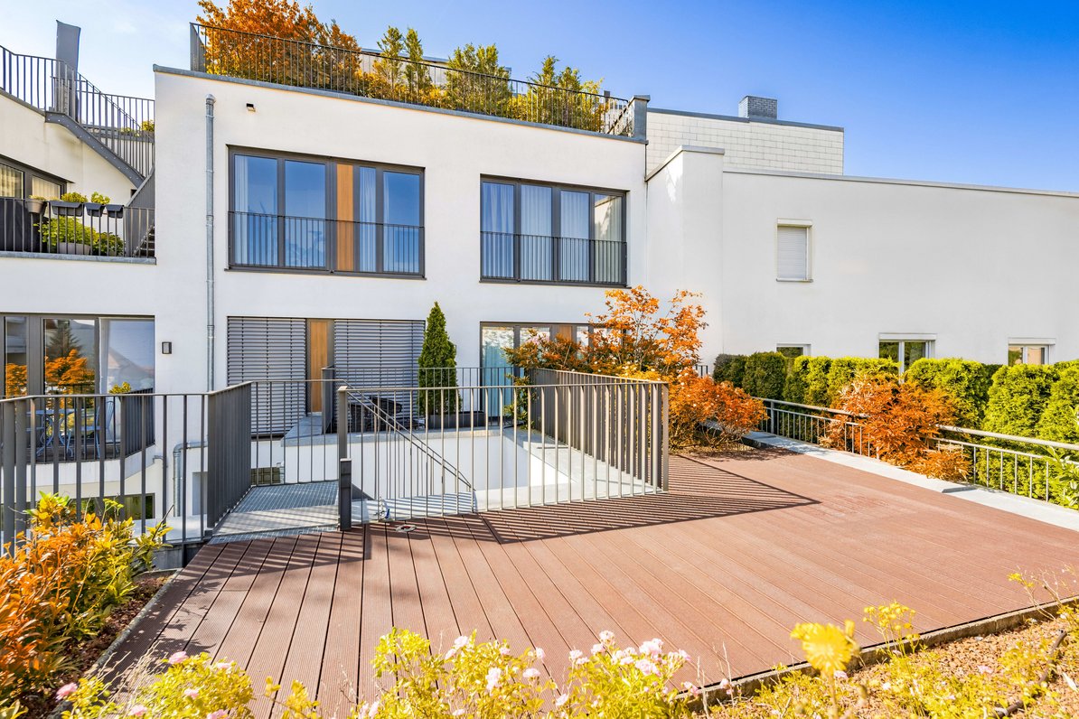 Sonnige Rooftop-Terrasse