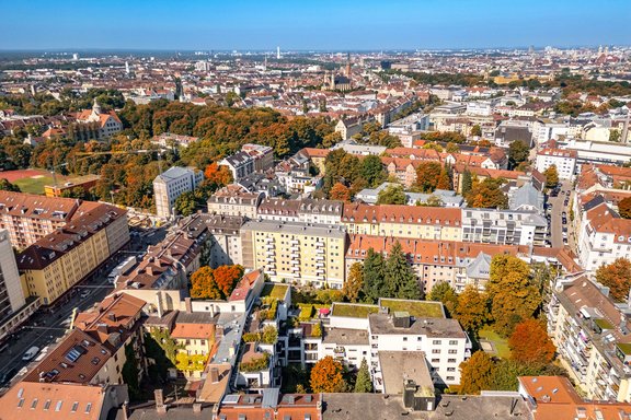 Pleasantly quiet inner courtyard location