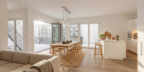 Urban living: exquisite 3-room apartment with loggia and rooftop terrace