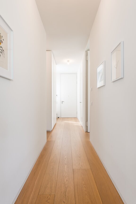 Großzügiges Entrée mit Schreinereinbauten