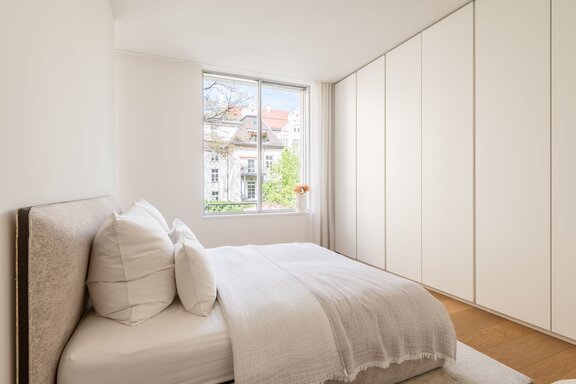 Lichterfülltes Schlafzimmer