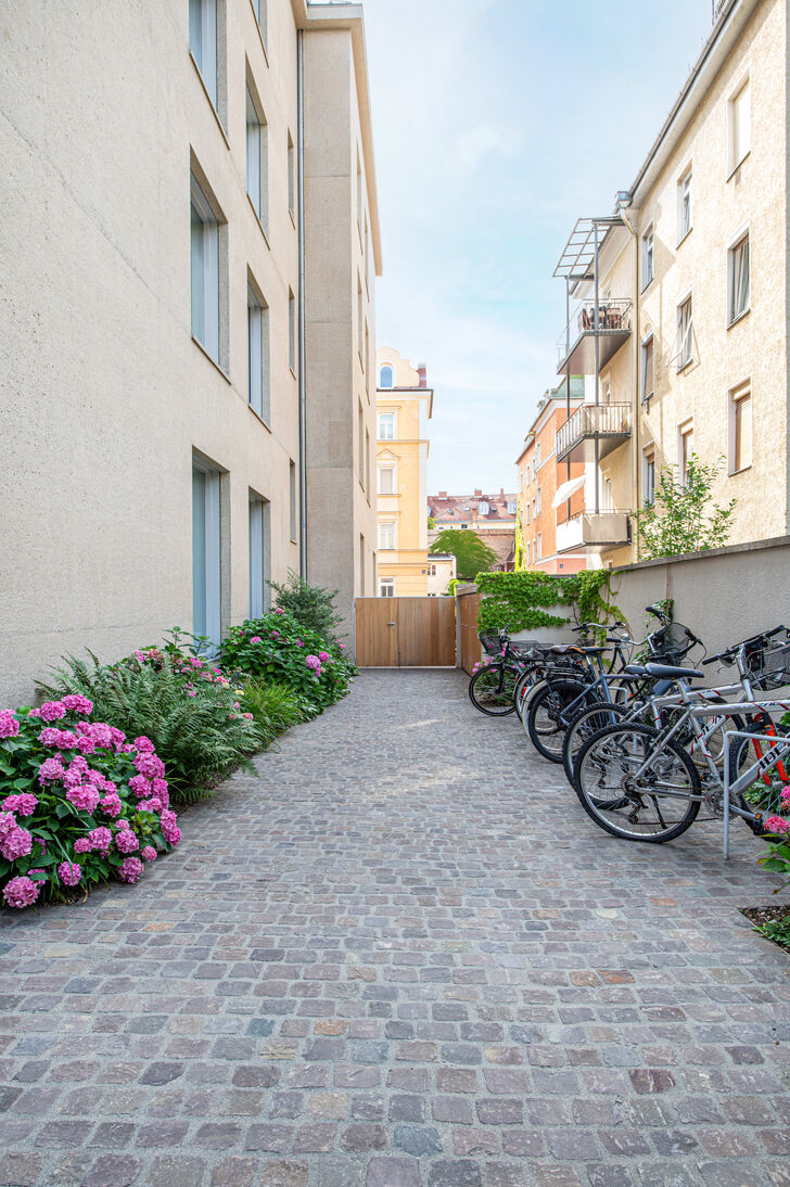 Stilvoll angelegter Innenhof