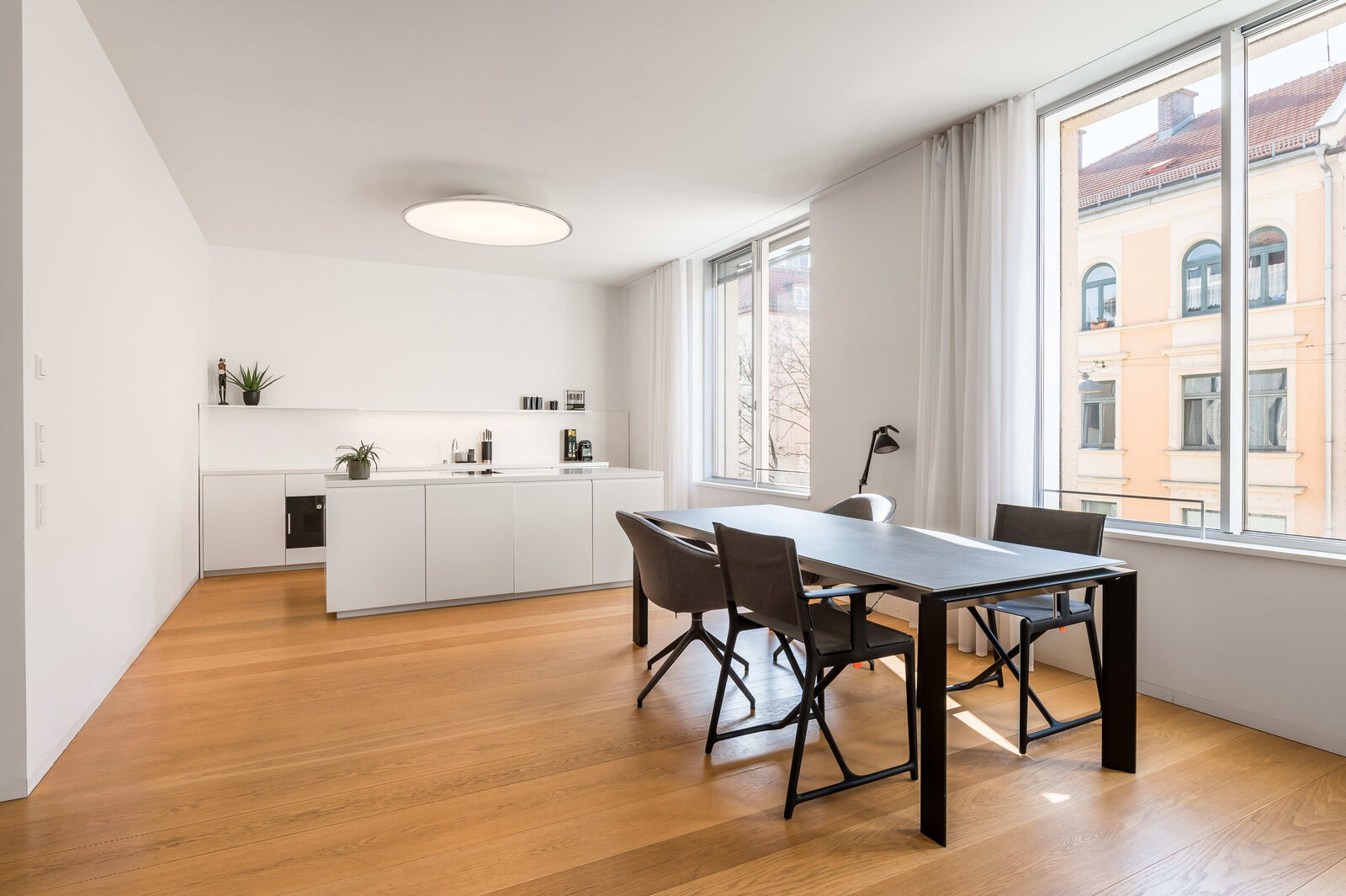 Offener Livingbereich mit integrierter Küche