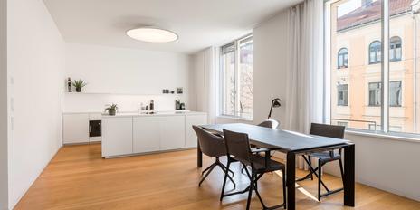 Urban Living in Schwabing: Stylische 3-Zimmer-Wohnung mit Design-Ausstattung