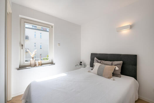 Gut geschnittenes Schlafzimmer