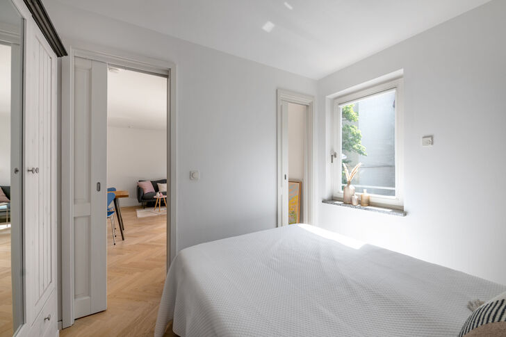 Platz für Bett und Schrank