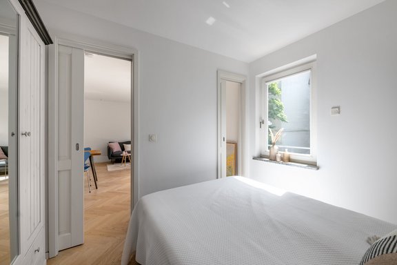 Platz für Bett und Schrank