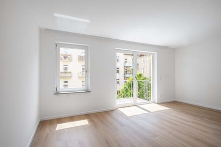 Urban &amp; quiet in Schwabing: light-filled 1.5-room apartment with south-facing balcony