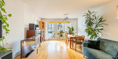 Urban, vielseitig und grün: Attraktive 2,5-Zimmer-Wohnung mit sonniger Loggia