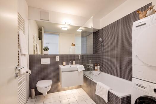 Bathroom (virtually furnished)