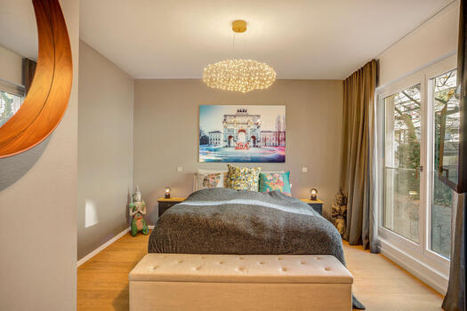 Quiet master bedroom