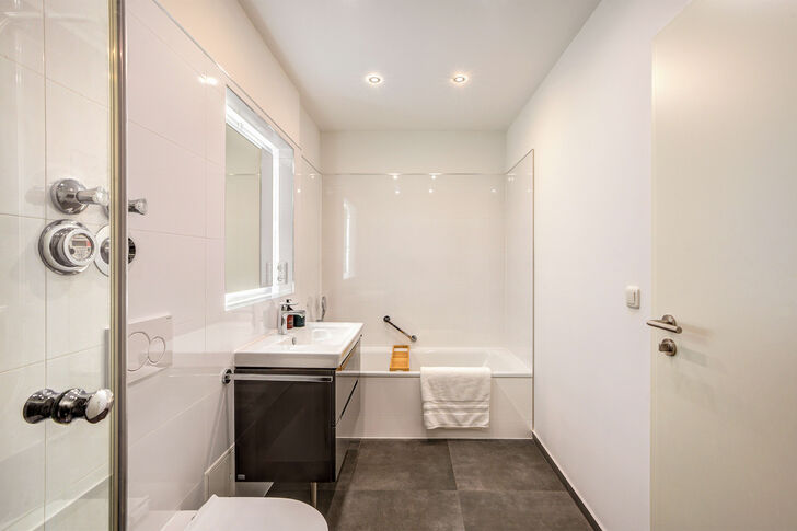Geräumiges Badezimmer