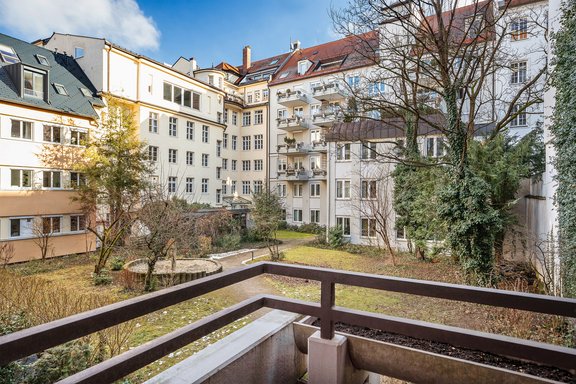 Ruhiger, begrünter Innenhof