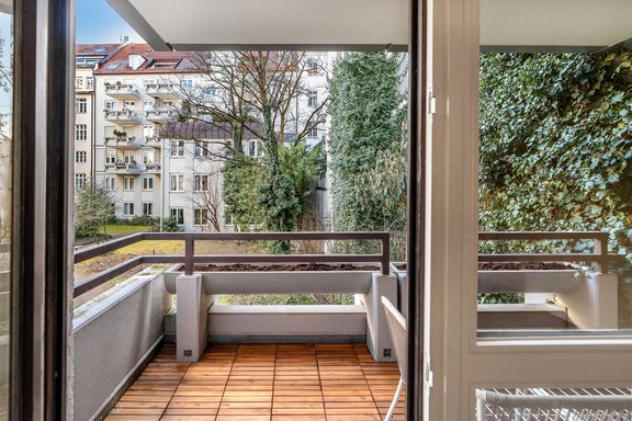 Balkon mit Morgensonne