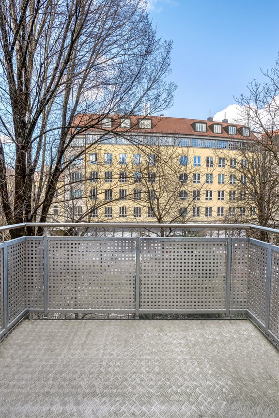 Balkon mit Blick zum Innenhof