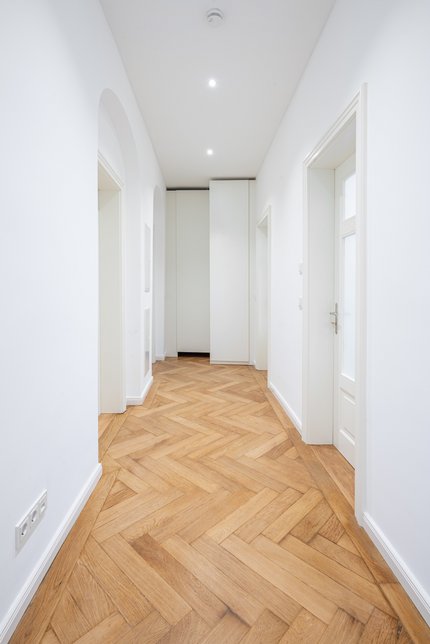 Flur mit Eichen-Fischgrätparkett