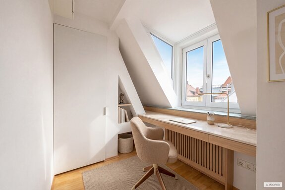 Heller Arbeitsplatz (virtuell möbliert)