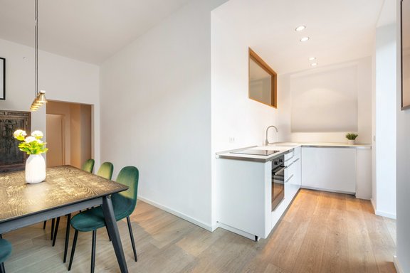 Wohnküche mit angrenzendem Balkon