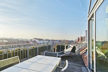 Impressive beautiful 5-room roof terrace apartment with the best equipment